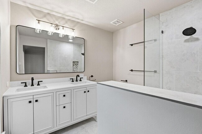 Building Photo - 900 Morgan Hill Dr