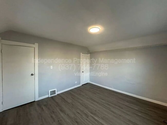 Building Photo - 200 E 31st St