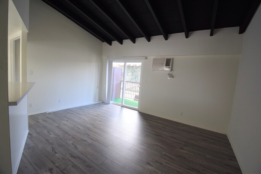 Building Photo - 5939 Cedros Ave