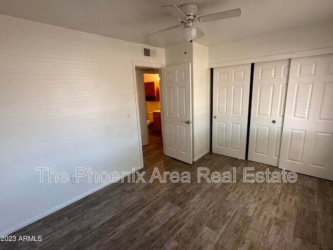 Building Photo - 303 W Mesquite St