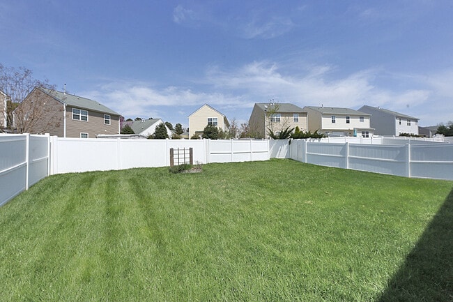 Building Photo - 4 Bedroom Home w/ Large Backyard Near RTP & Brier Creek