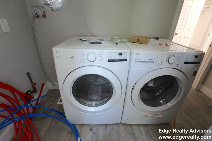 Building Photo - 39 Trapelo St