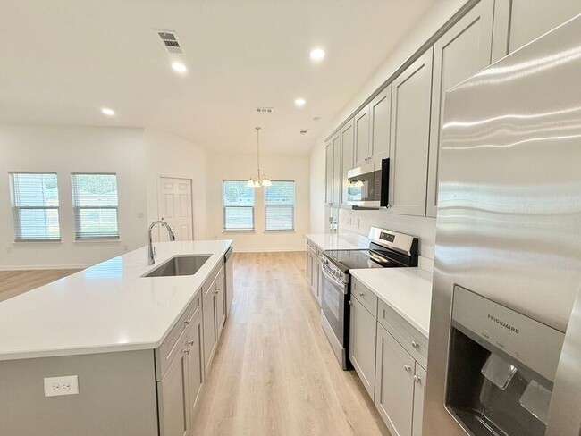 Building Photo - 3384 Hudson Bend