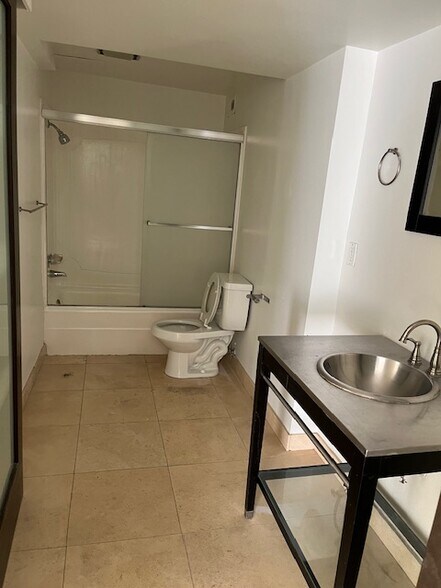 Building Photo - 3949 Los Feliz Blvd