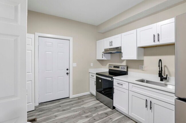 Building Photo - 216 W Park Ave