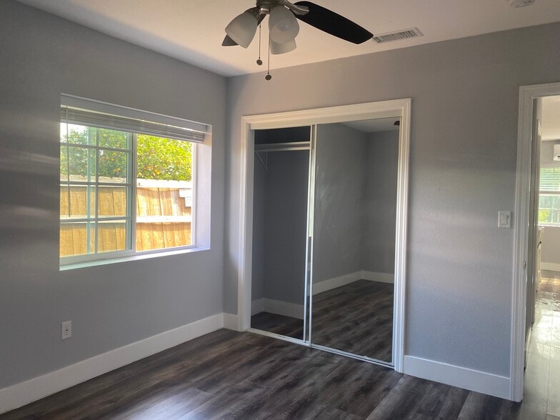 Building Photo - 10390 Don Pico Rd