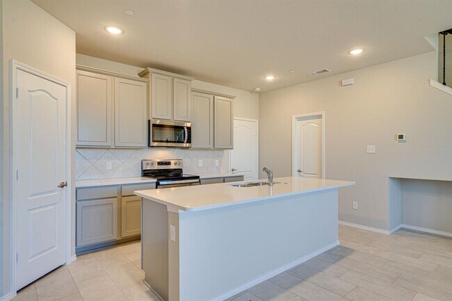 Building Photo - 3404 Becker Dr