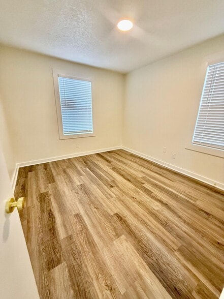 Building Photo - 4833 College St