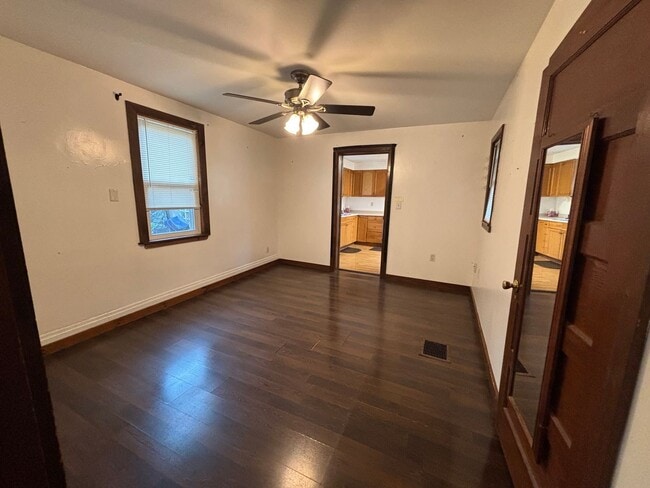 Building Photo - 2 Bedroom Home in Carnegie!