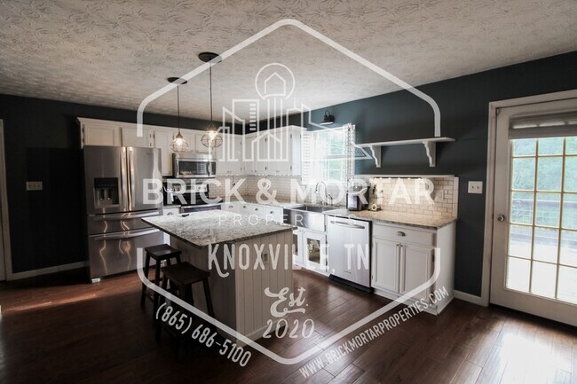 Building Photo - 808 Pioneer Dr