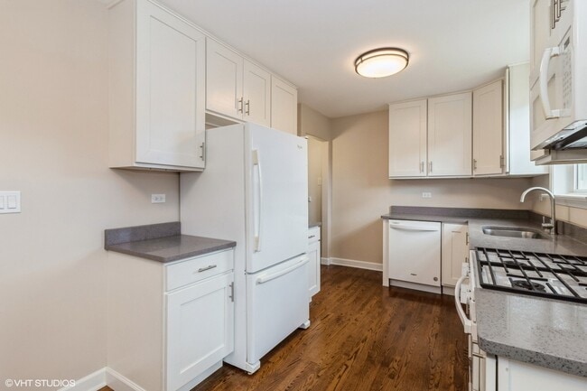 Building Photo - 5111 N Newland Ave