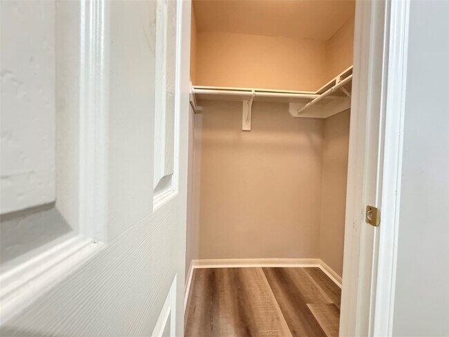 Building Photo - 3710 Heritage Colony Dr