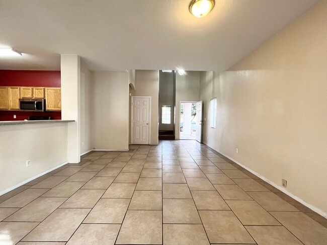 Building Photo - Beautiful 2 story single family house