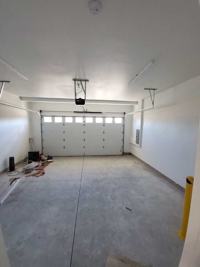 Building Photo - 683 Bryden Ave