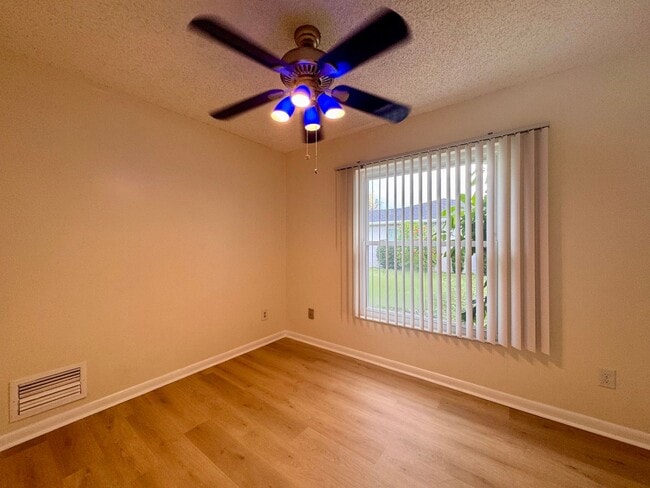 Building Photo - Charming 3 Bed/2 Bath Single Family Home in Winter Park!