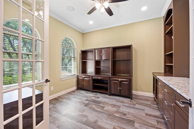 Building Photo - 2624 University Club Dr