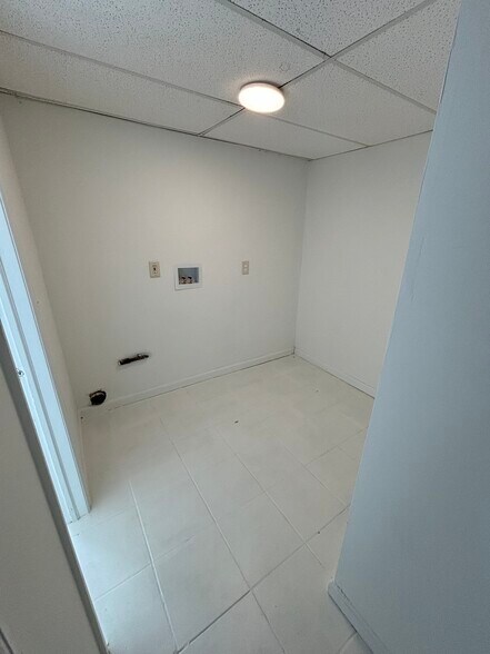 Building Photo - 235 Keen St
