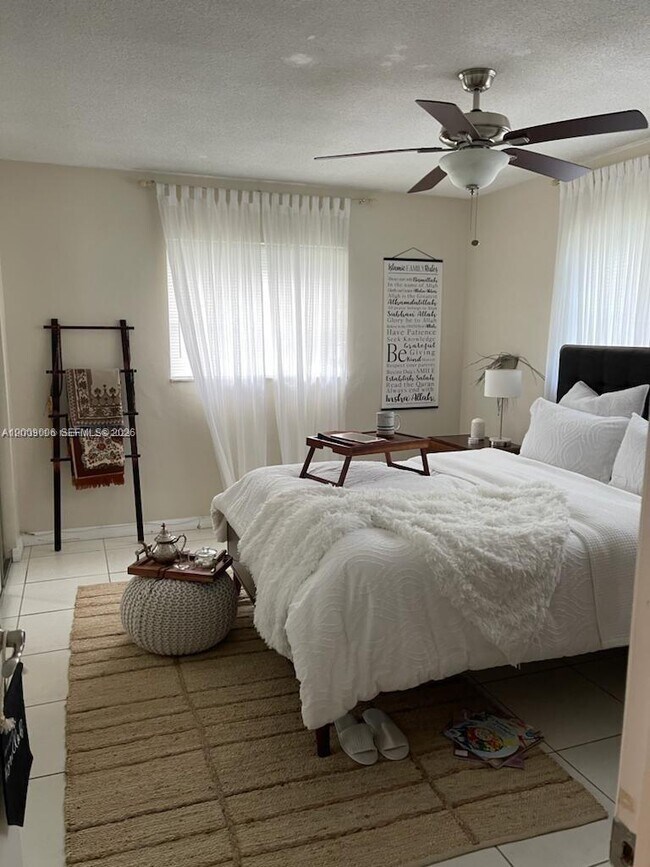 Building Photo - 4163 SW 67th Ave