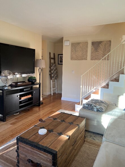 Building Photo - 7386 Calle Real