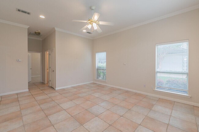 Building Photo - Beautiful 4 Bedroom Home in Ridgmar