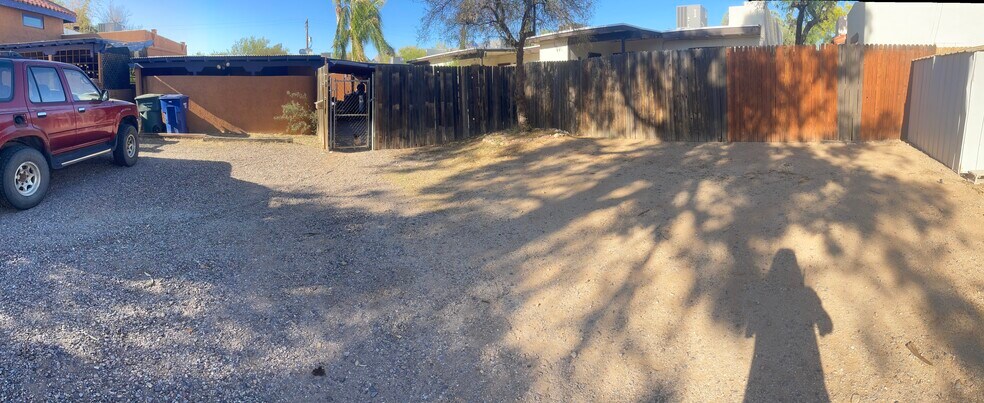 Building Photo - 313 E Calle Arizona