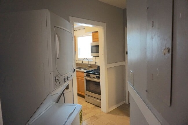 Building Photo - 1 BED | 1 BATH | VICTORIAN DISTRICT