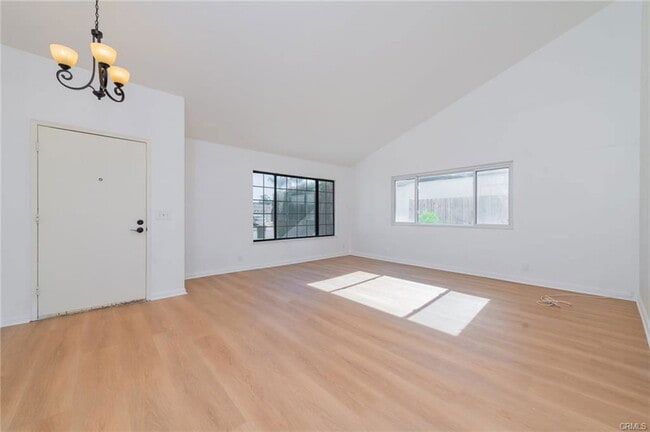 Building Photo - 1817 N Symphony St