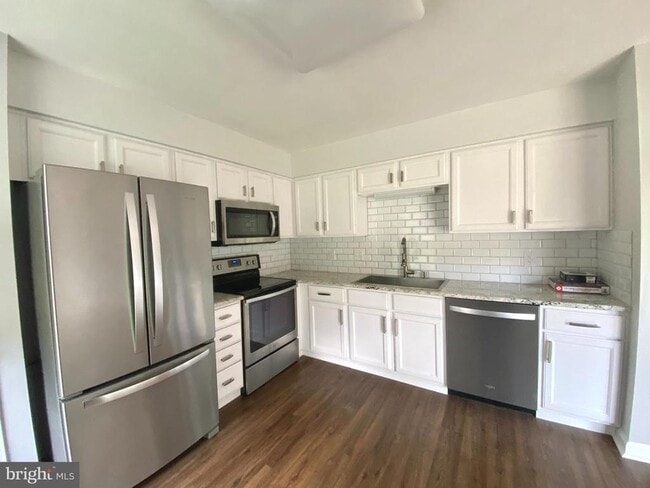 Building Photo - 108 Monet Cir