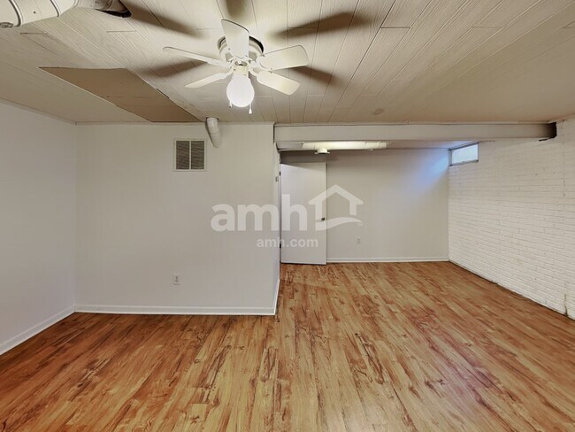 Building Photo - 328 Prairie Run Dr