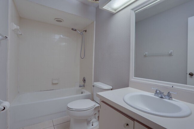 Building Photo - 370 Springdale Dr