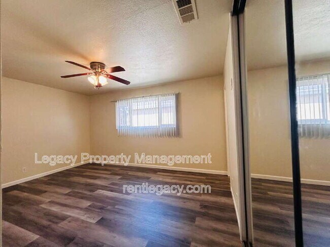 Building Photo - 803 Blue Bill Way