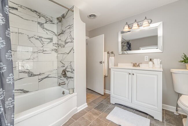 Building Photo - 28 W Main St