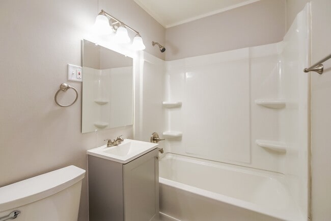 Building Photo - 2710 Fletcher St