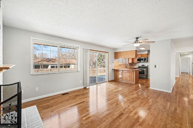 Building Photo - "Spacious 4-Bed Lakewood Gem with Hardwood Floors, Finished Basement & Fireplace - 2970 Sq Ft!"