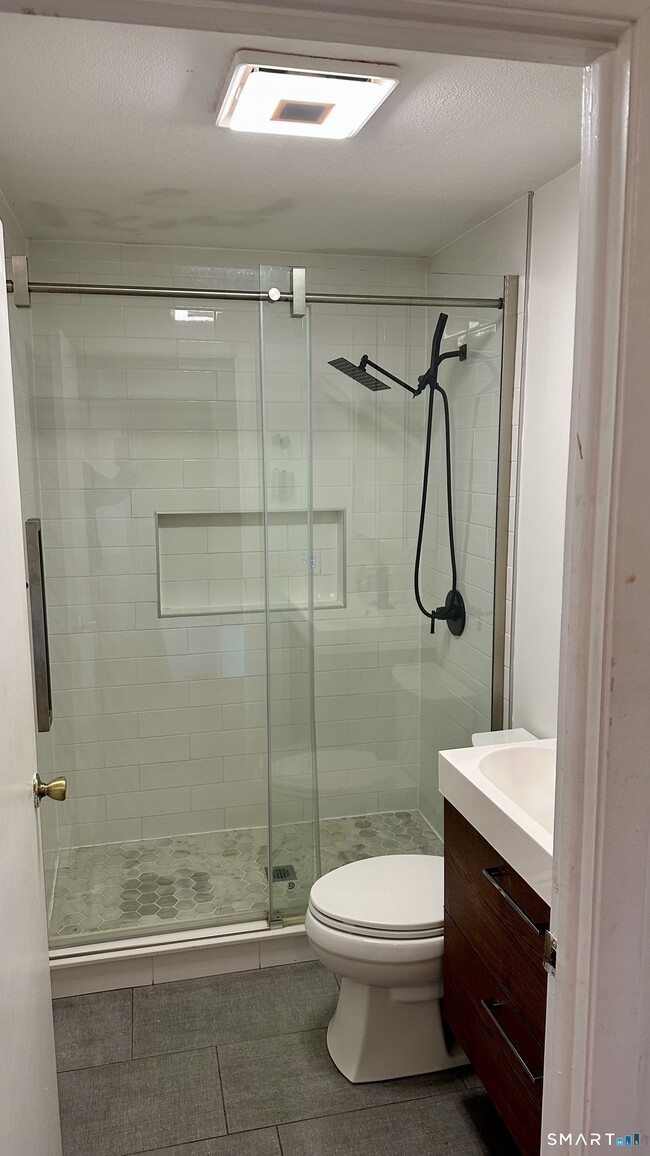 Building Photo - 293 Millville Ave