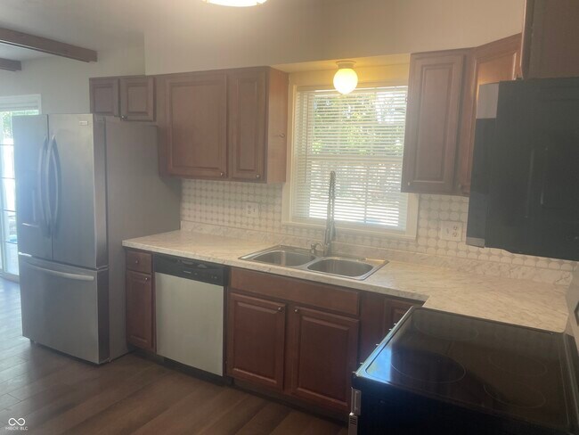 Building Photo - 1416 Miami Ct S