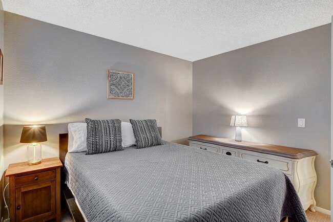 Building Photo - Fully Furnished 1-Story Home for Rent in t...