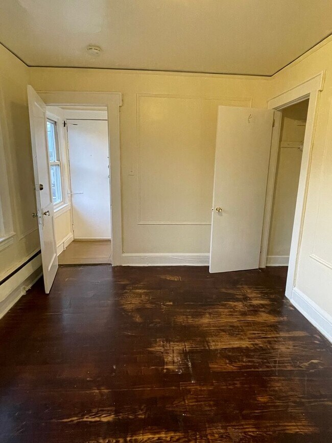 Building Photo - 19-21 Poe Avenue