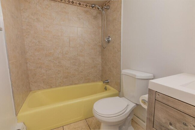 Building Photo - 10 Josephine St