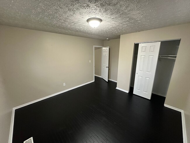 Building Photo - 3 Bed 2 Bath Home Located in Warren Township