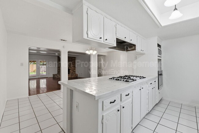 Building Photo - 2115 Oak Shores Dr