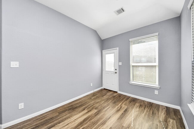 Building Photo - 2335 Spring Hollow Dr