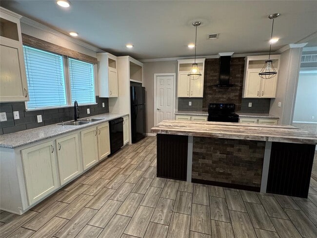 Building Photo - 685 Eileens Way