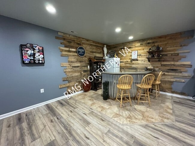 Building Photo - 8930 Kingbird Ct