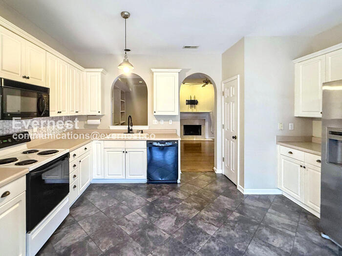 Building Photo - 607 Parkside Cir