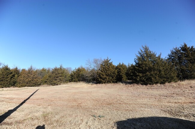 Building Photo - 2710 S Washington St