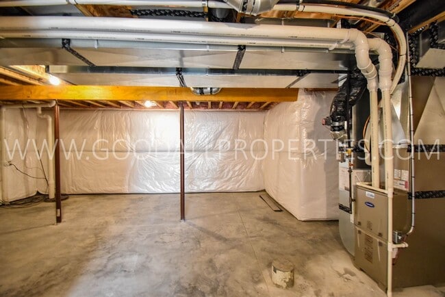 Building Photo - 4 Bedroom 3 Bathroom Ranch with a Finished Basement in Waukee