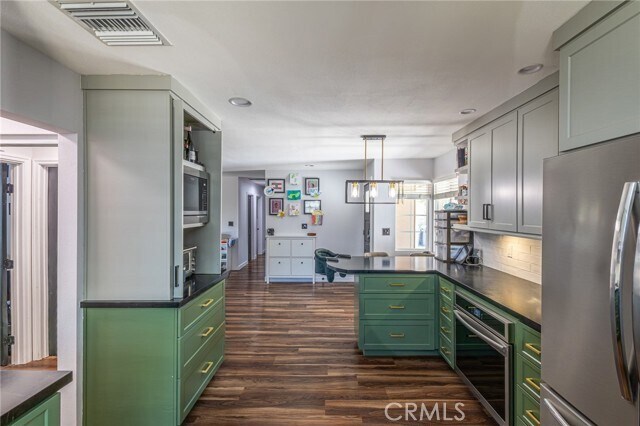 Building Photo - 842 Granby Ave