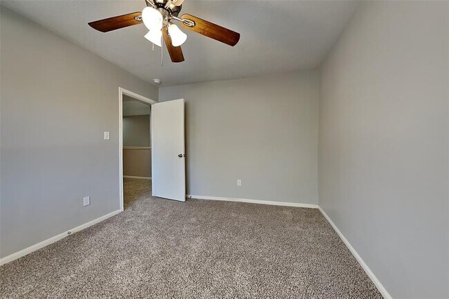 Building Photo - 1714 Sterling Village Dr