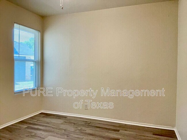Building Photo - 417-418 Parkhill Cv